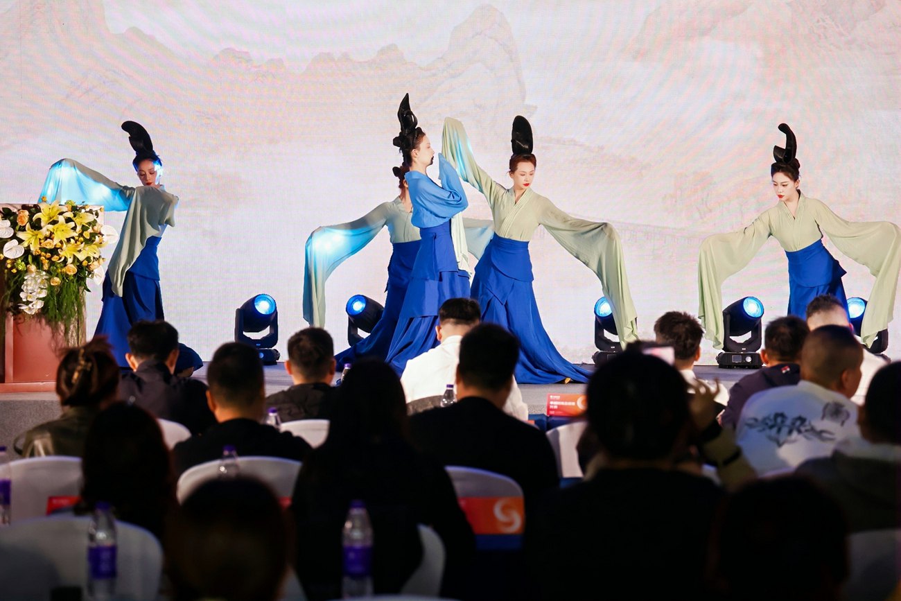 华越时尚客户年度经营分析会暨2026年度战略规划会议